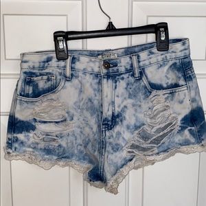 Acid wash with lace detail high-waisted shorts